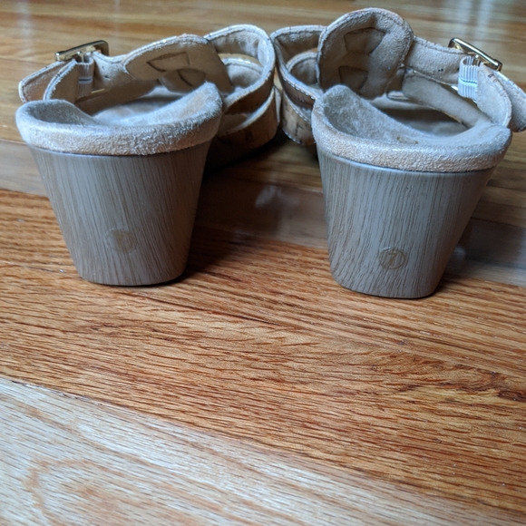 Vionic Wedge Sandals - Picture 6 of 8